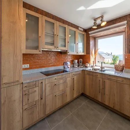 Spacious Getaway Near F1, Cleaning Included * Stavelot