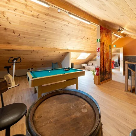 Holiday home Spacious Getaway Near F1, Cleaning Included
