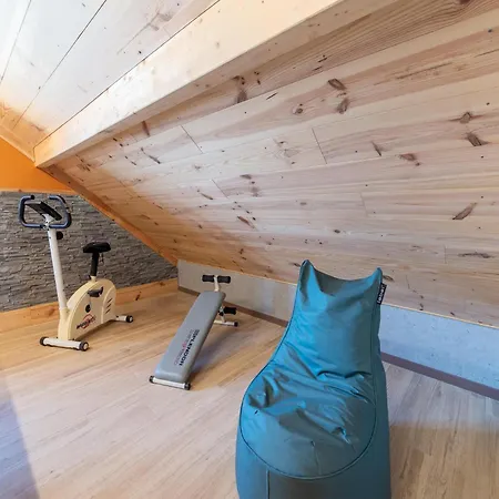 Spacious Getaway Near F1, Cleaning Included Stavelot