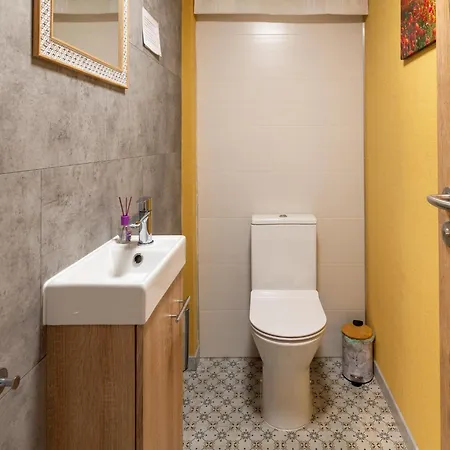 Spacious Getaway Near F1, Cleaning Included Holiday home *